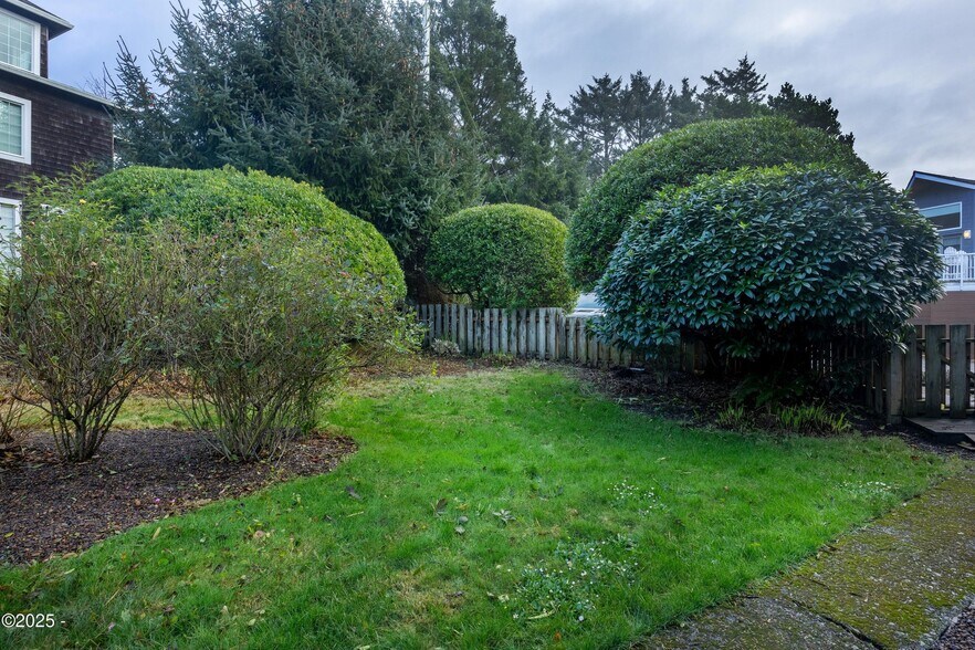 More Photos Of 4925 NW Woody Way, Newport Specialty For Sale