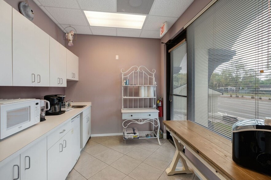 More Photos Of 3293 Fruitville Rd, Sarasota Medical For Sale
