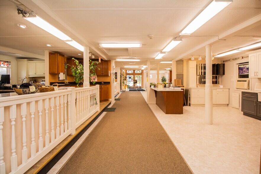 More Photos Of 1150 Main St, Leicester Showroom For Lease