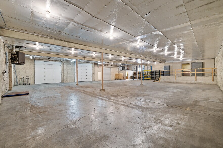 More Photos Of 922 W Fourth St, Mansfield Warehouse For Lease