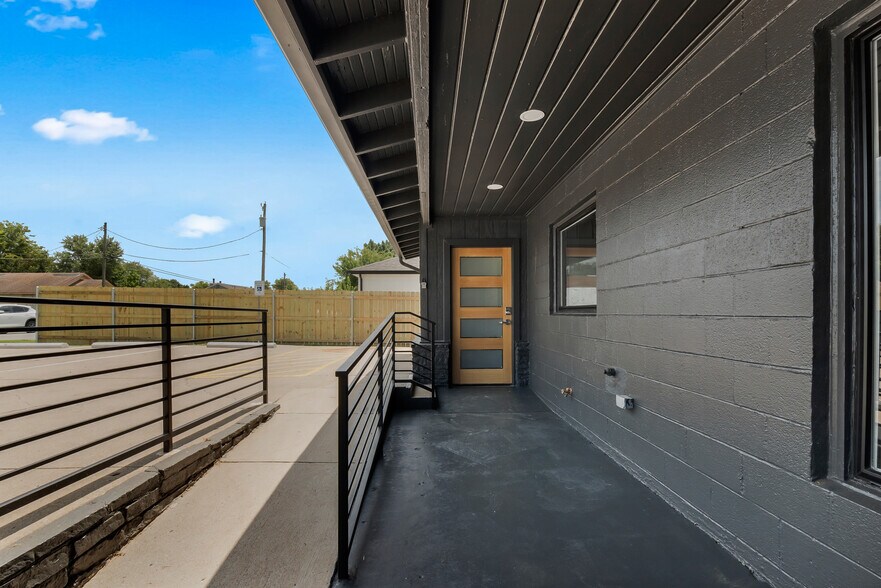 More Photos Of 836 N 1st St, Broken Arrow Coworking Space
