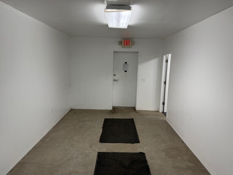 More Photos Of 6621 NW 16th St, Gainesville Distribution For Lease