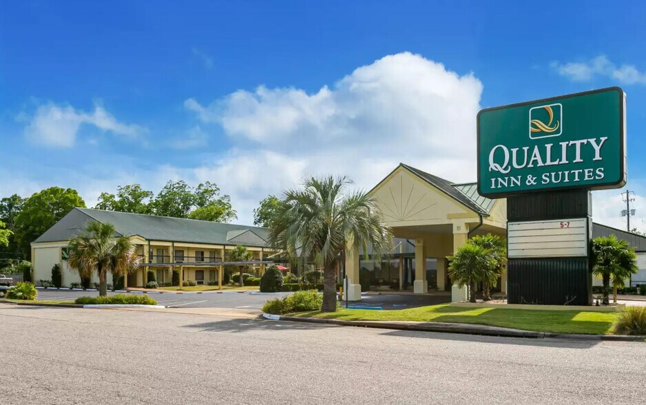 More Photos Of 631 E Barbour St, Eufaula Hotel For Sale