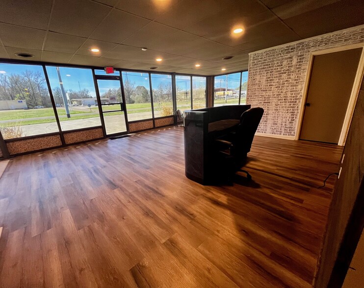More Photos Of 127 Hemlock St, Columbus Office For Sale