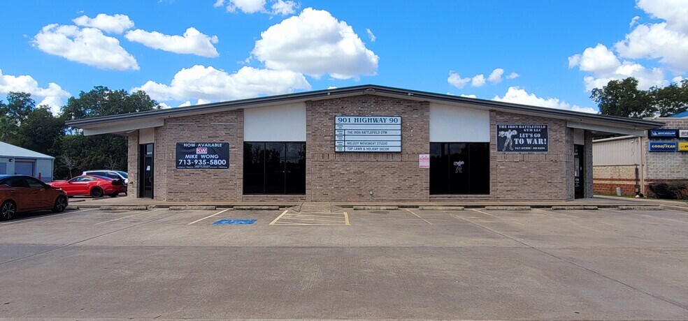 More Photos Of 901 E Highway 90A, Richmond Storefront Retail Office For Lease
