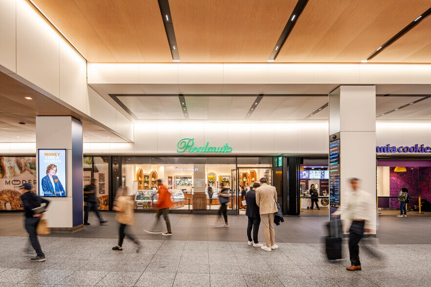 More Photos Of PENN STATION, New York General Retail For Lease