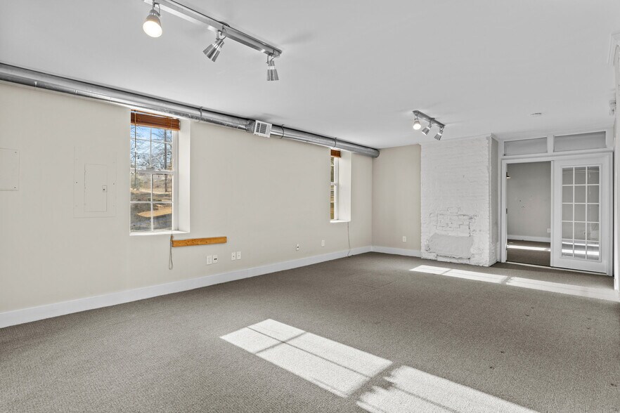 More Photos Of 90 E Moreno St, Buford Office Residential For Sale