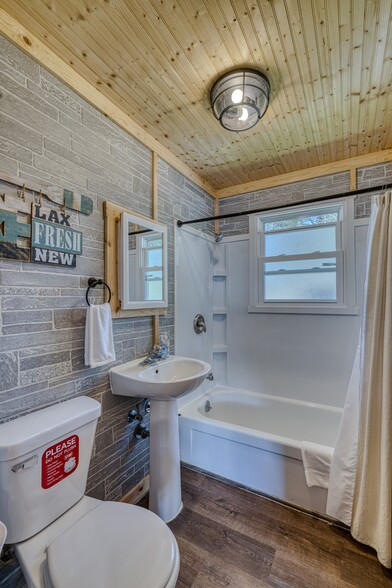 More Photos Of 8372 E Flowage Ln, Gordon Multifamily For Sale