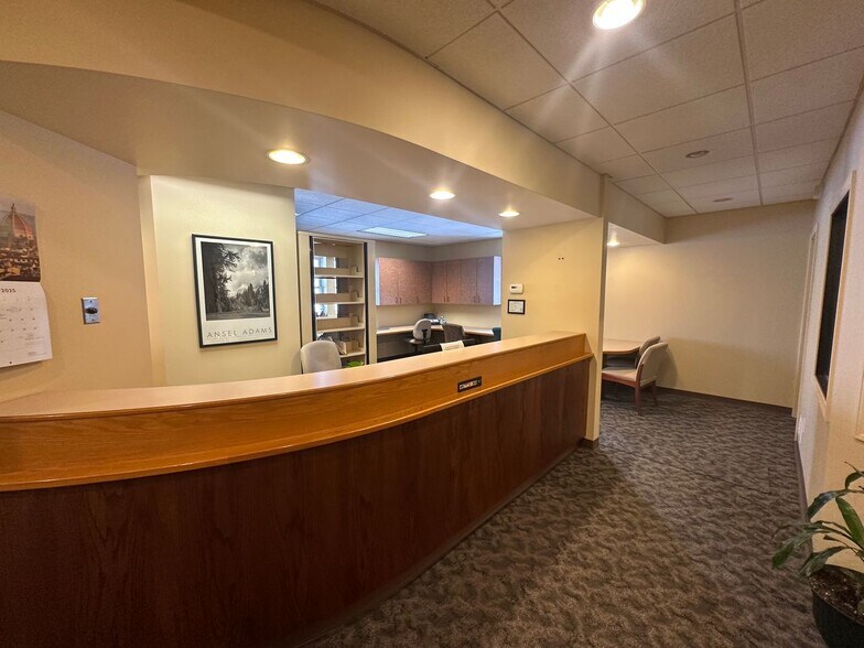 More Photos Of 277 Oriskany Blvd, Whitesboro Office For Sale