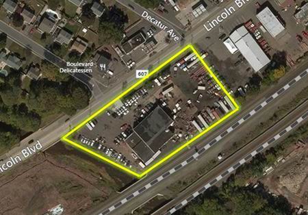More Photos Of 300 Lincoln Blvd, Middlesex Warehouse For Lease