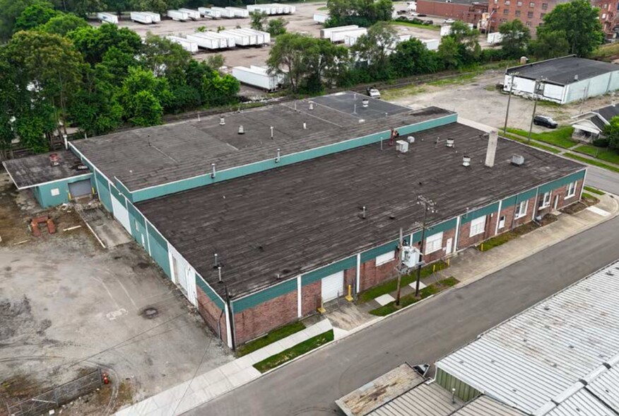 More Photos Of 1800 Clayton Ave, Middletown Warehouse For Lease
