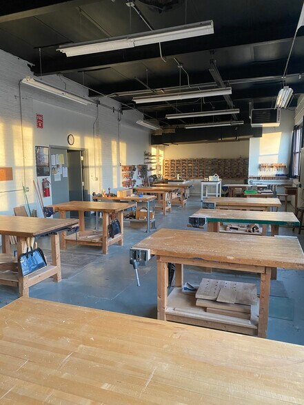 More Photos Of 5680 N Northwest Hwy, Chicago Manufacturing For Sale