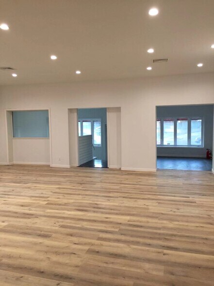 More Photos Of 824 Old Country Rd, Westbury Office For Lease