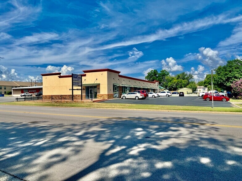 More Photos Of 102 W Dallas St, Llano Storefront Retail Office For Sale