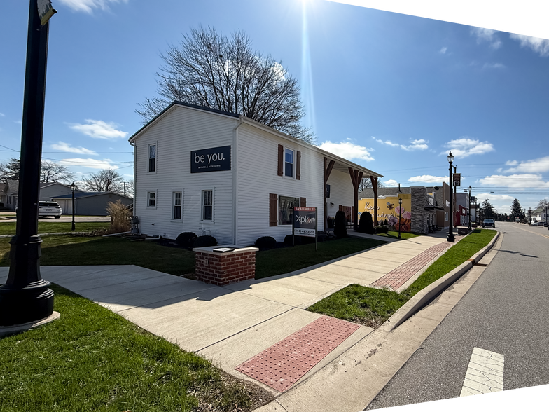 More Photos Of 15026 Center St, Leo-Cedarville Storefront For Lease