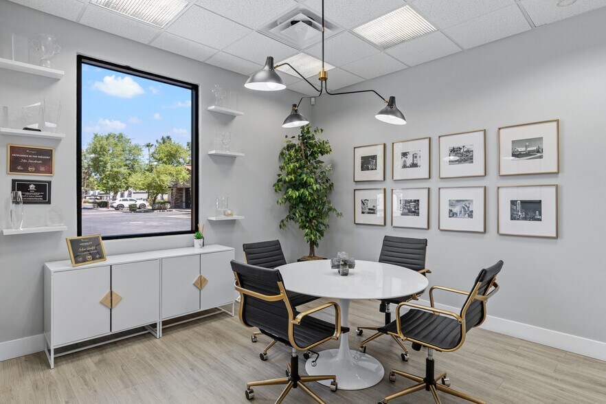 More Photos Of 8111 E Thomas Rd, Scottsdale Medical For Lease