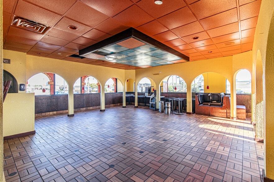 More Photos Of 1301 N 18th St, Monroe Fast Food For Sale