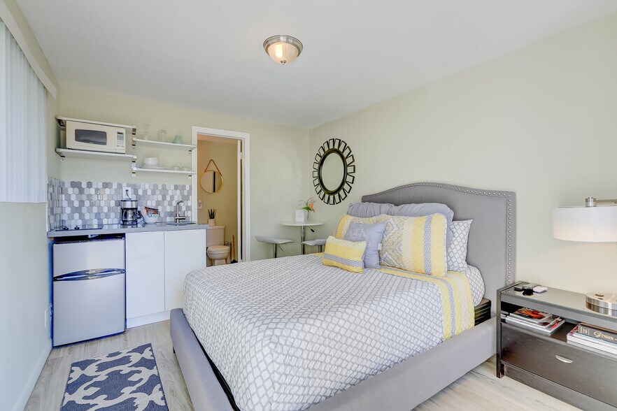More Photos Of 1100 NE 18th Ct, Fort Lauderdale Apartments For Sale