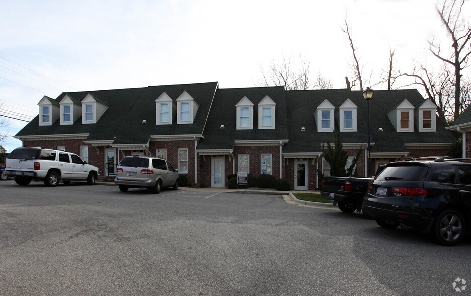 More Photos Of 126-134 Salem Towne Ct, Apex Office For Sale
