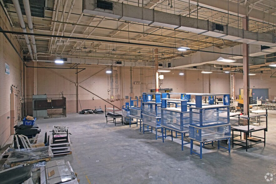 More Photos Of 572 S New St, Eden Distribution For Lease