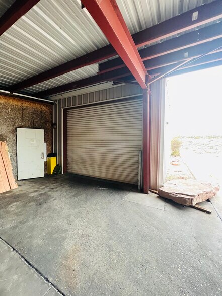 More Photos Of 590 N Main St, Leeds Manufacturing For Sale