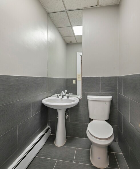 More Photos Of 295 Montgomery St, Bloomfield Office For Lease