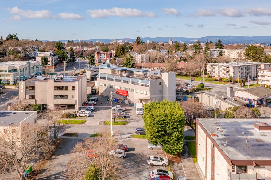 More Photos Of 1627 Fort St, Victoria Office For Lease
