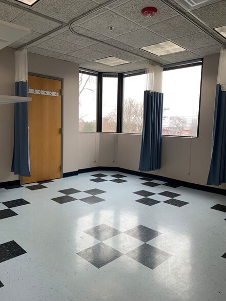 More Photos Of 519 N Cass Ave, Westmont Medical For Lease