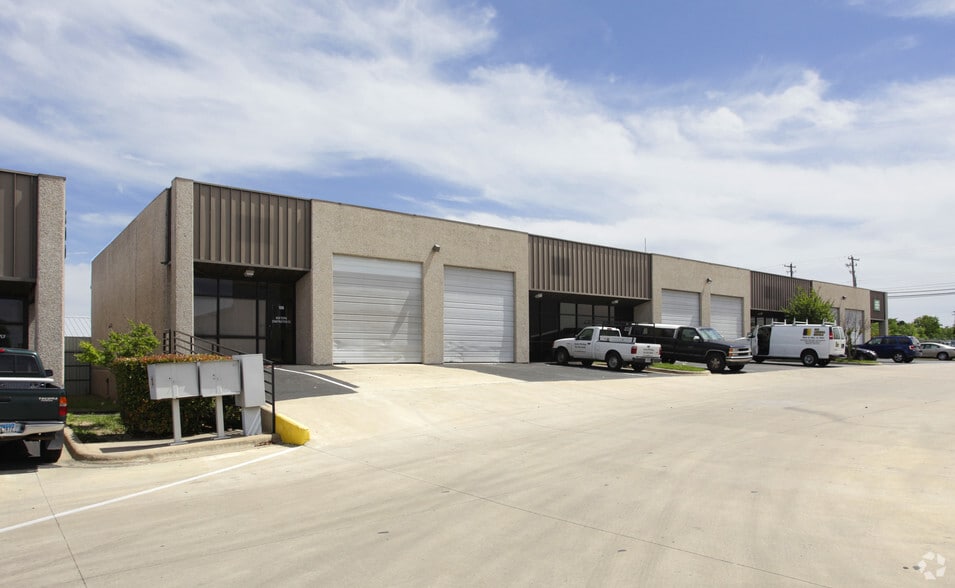 More Photos Of 404 W Powell Ln, Austin Warehouse For Lease