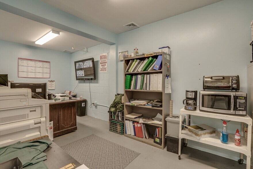 More Photos Of 34 Sullivan Rd, North Billerica Warehouse For Lease