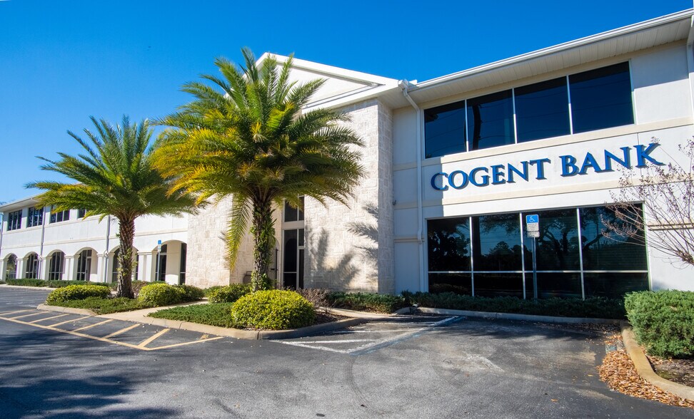 More Photos Of 1105-1129 Saxon Blvd, Orange City Office For Sale