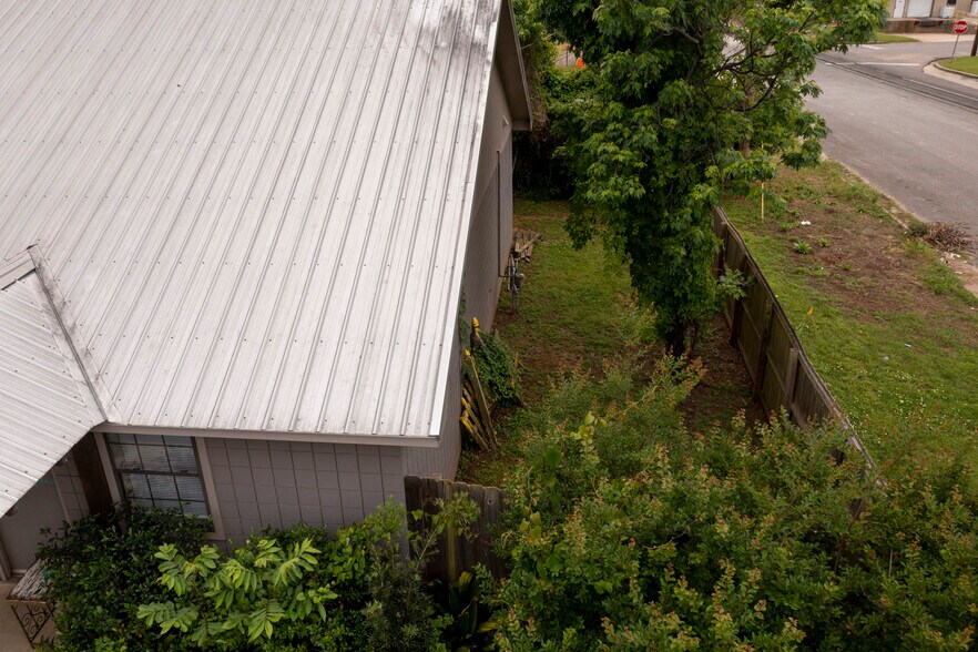 More Photos Of 1600 Greensboro Ave, Tuscaloosa Veterinarian Kennel For Sale