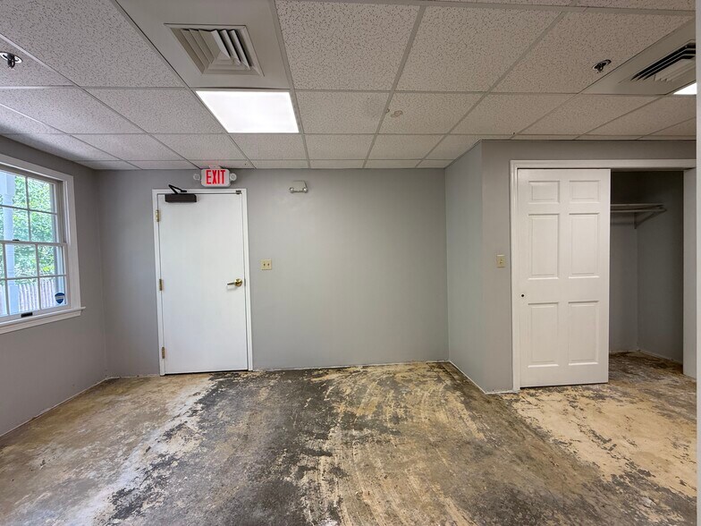 More Photos Of 694 Main St, Holden Office For Lease