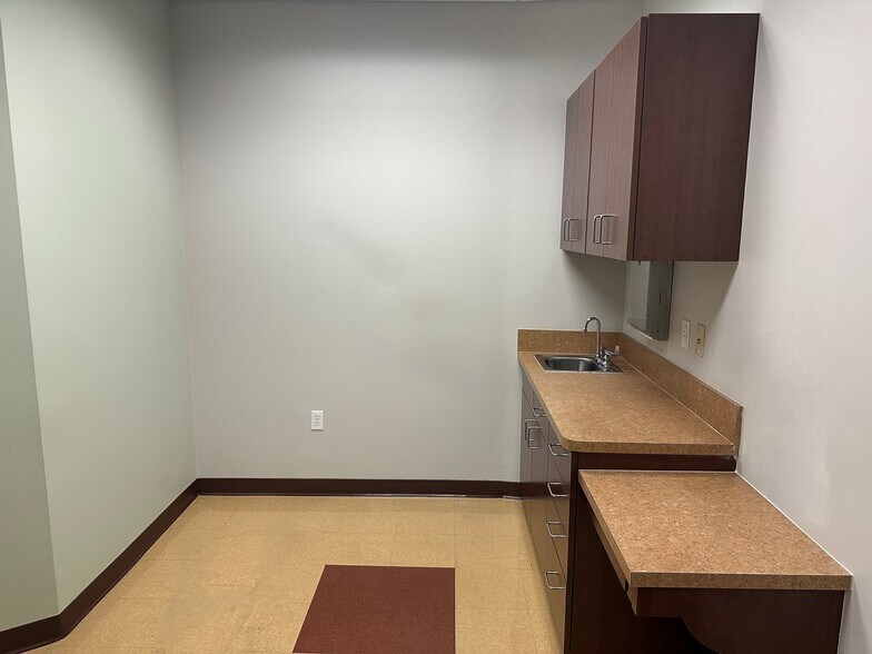 More Photos Of 7560 Red Bug Lake Rd, Oviedo Medical For Sale