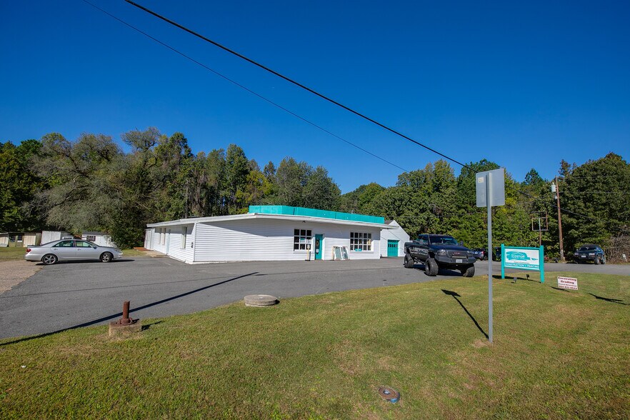 More Photos Of 10211 Chamberlayne Rd, Mechanicsville Freestanding For Sale