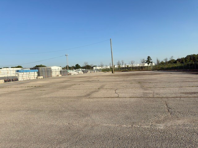 More Photos Of 6702 Enterprise Dr, Louisville Land For Lease