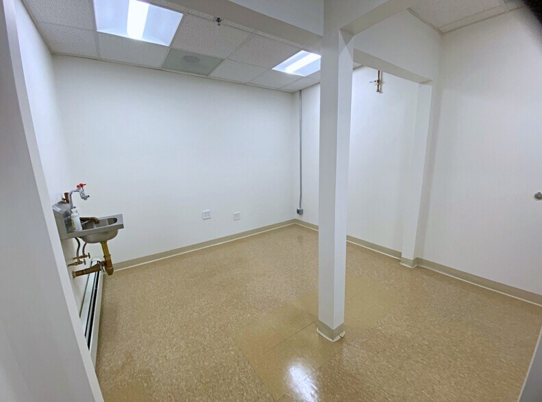 More Photos Of 281 Cambridge St, Burlington Medical For Lease