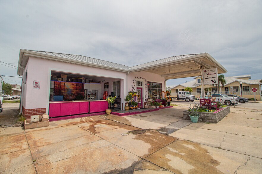 More Photos Of 108 E Marion Ave, Punta Gorda General Retail For Sale
