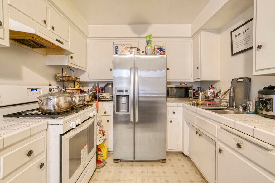 More Photos Of 11646 Birch Ave, Hawthorne Apartments For Sale