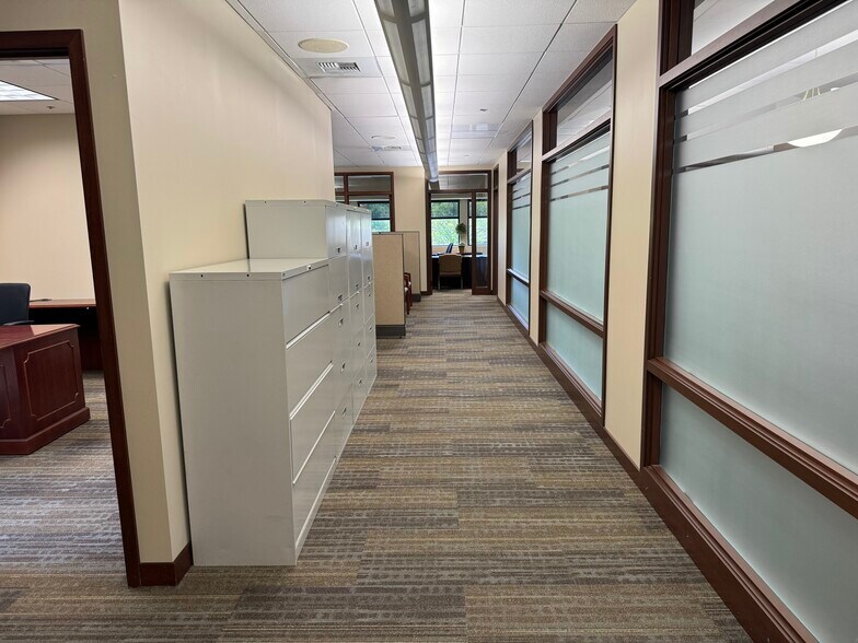 More Photos Of 109 Veterans Pky, Yorkville Office For Lease