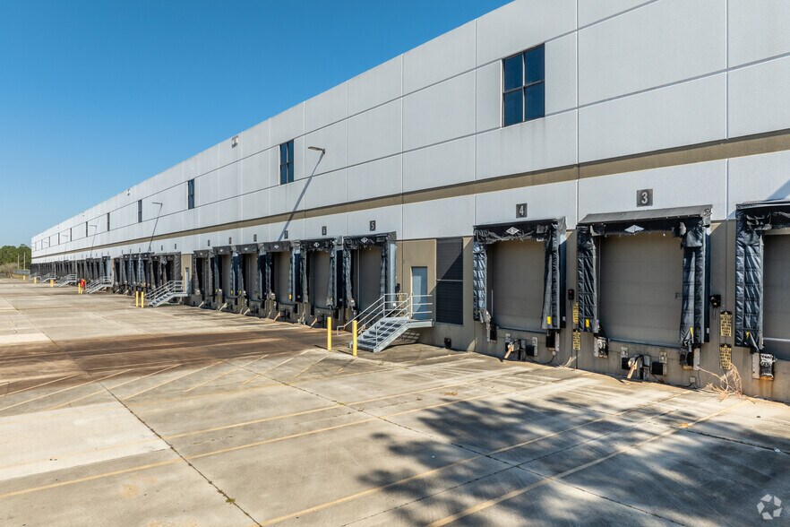 More Photos Of 3660 Deerpark Blvd S, Elkton Distribution For Lease