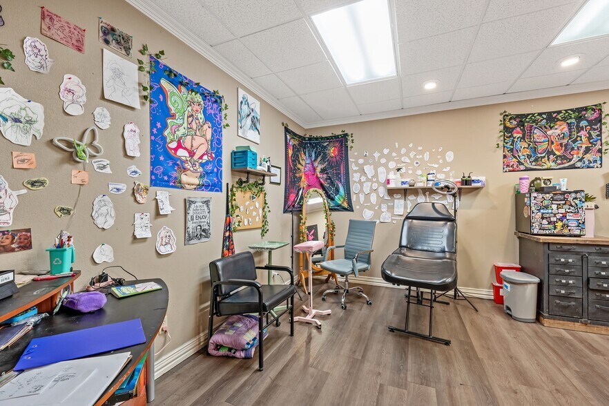 More Photos Of 214 N Newsom St, Mineola Office For Sale