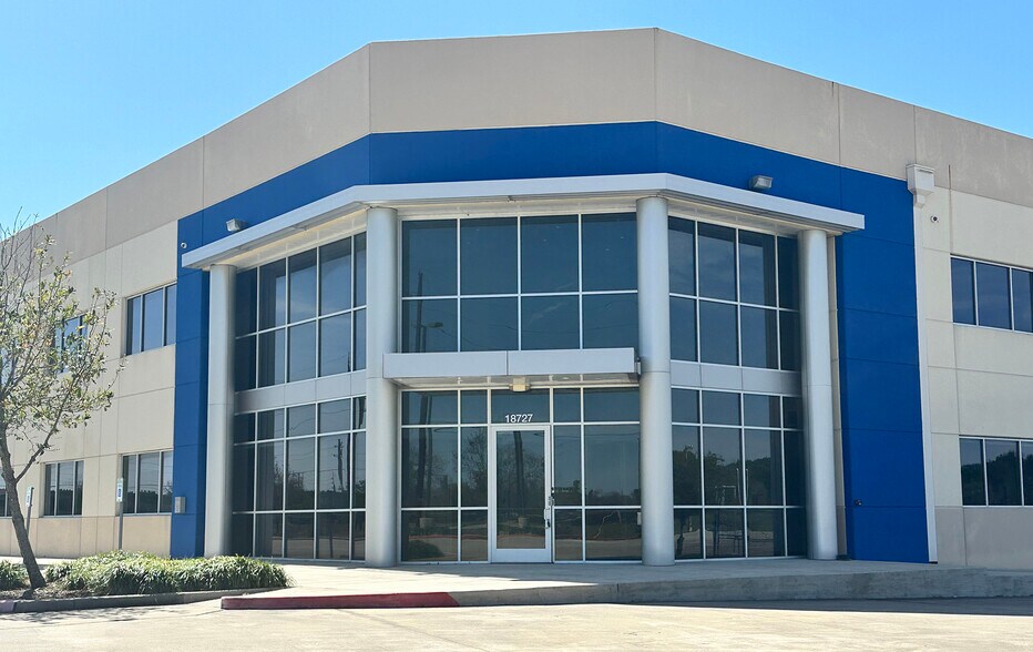 Primary Photo Of 18727 Kenswick Dr, Humble Distribution For Lease