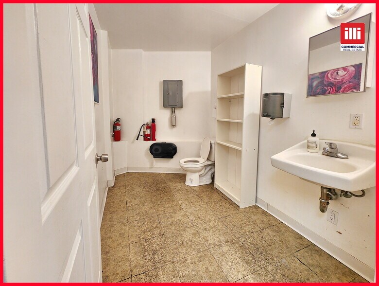 More Photos Of 18543-18545 Ventura Blvd, Tarzana Storefront For Lease