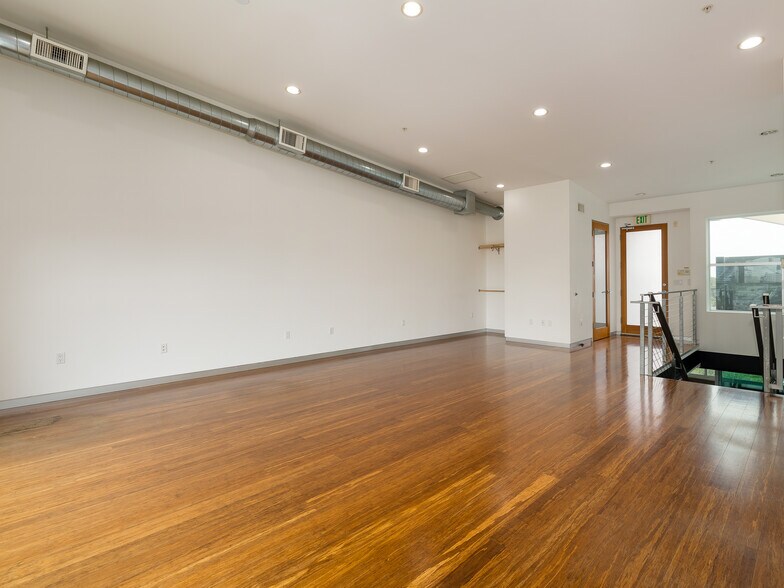 More Photos Of 227 California St, El Segundo Loft Creative Space For Lease