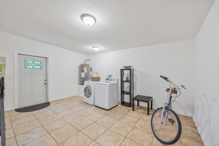 More Photos Of 105 W Columbus Dr, Tampa Office Residential For Sale