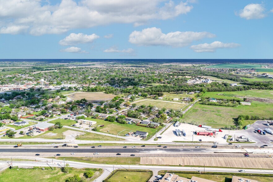 More Photos Of 720 E Lamar St, Royse City Freestanding For Sale