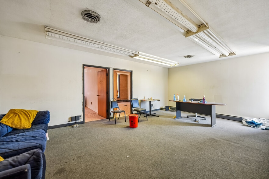 More Photos Of 6114 W North Ave, Chicago Office For Sale