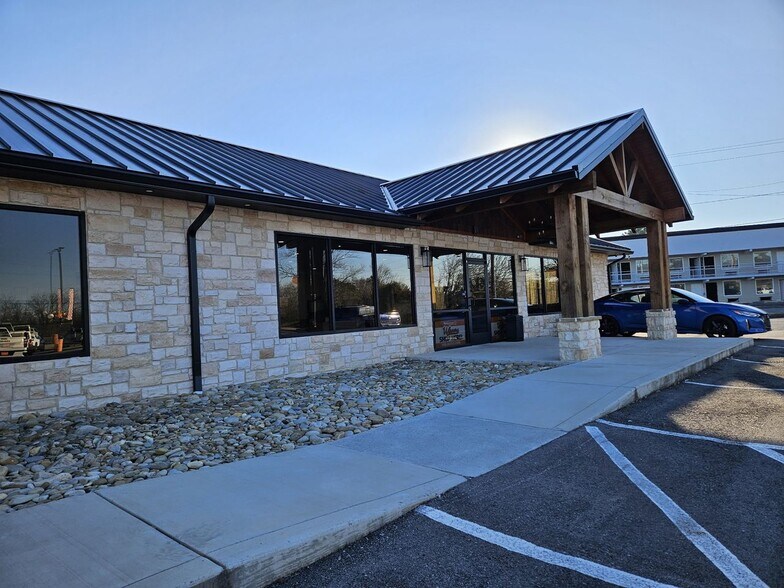 More Photos Of 1391 Murrays Chapel Rd, Sweetwater Showroom For Sale