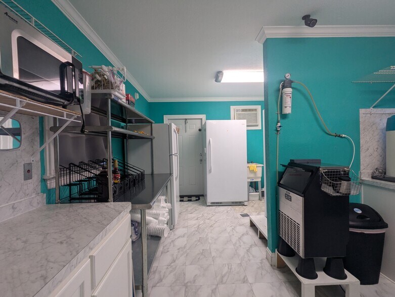 More Photos Of 422 N Lhs Dr, Lumberton Freestanding For Sale